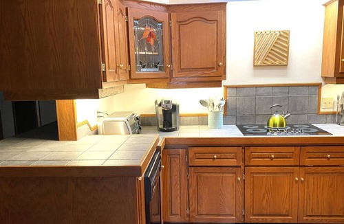 Colpoys Bay Cottage | Spacious and cozy waterfront cottage in a quiet & friendly lakeside community.