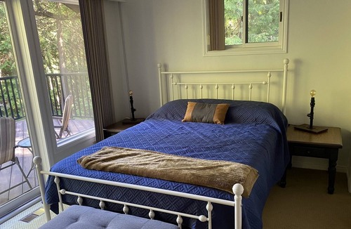 Colpoys Bay Cottage | Spacious and cozy waterfront cottage in a quiet & friendly lakeside community.