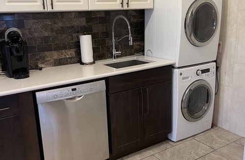 Exhibition Park Apartment | Spacious and elegant apartment, close to downtown