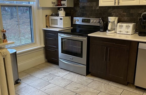 Exhibition Park Apartment | Spacious and elegant apartment, close to downtown