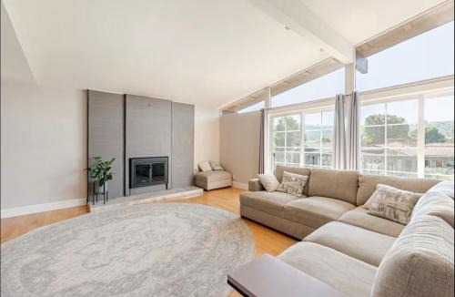 Thousand Oaks Villa | Spacious and Exclusive Oasis 6BR 3BA