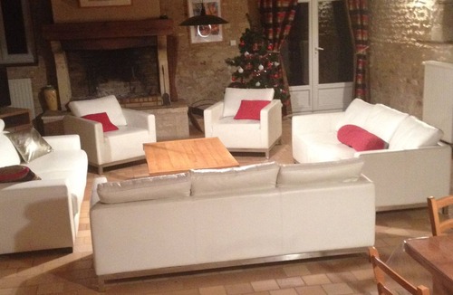 Usson-du-Poitou Cottage | SPACIOUS AND FRIENDLY LODGING IN FRAMEWORK CHAMPETRE