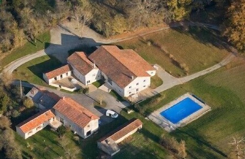 Usson-du-Poitou Cottage | SPACIOUS AND FRIENDLY LODGING IN FRAMEWORK CHAMPETRE