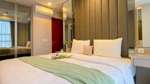 Kebayoran Lama Apartment | Spacious and Homey 2BR Apartment with Private Lift at The Kencana Residence By Travelio