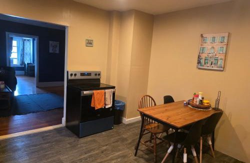 Meriden Apartment | spacious and indulging