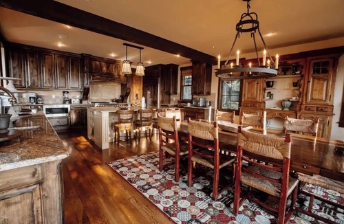 Driggs House | Spacious and Luxurious Craftsmannn