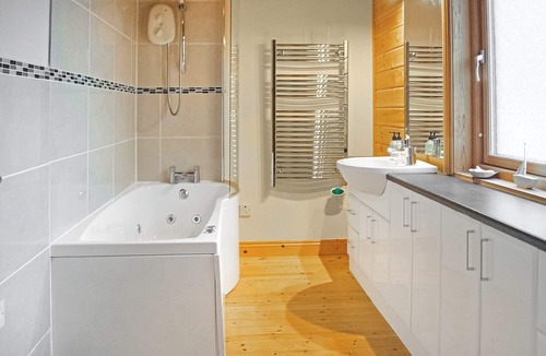 Carnmenellis Ski Chalet | Spacious and luxurious lodge.