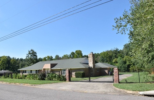 Summerville House | Spacious and Luxurious Home