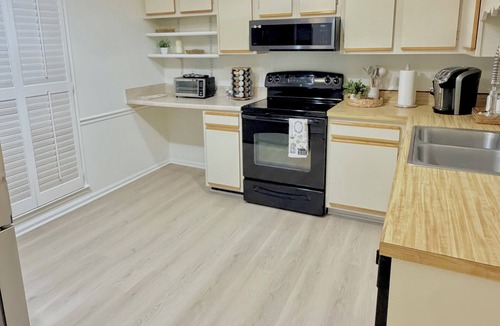 Greensboro House | Spacious and Luxury 3-bedroom townhome in tranquil Greensboro