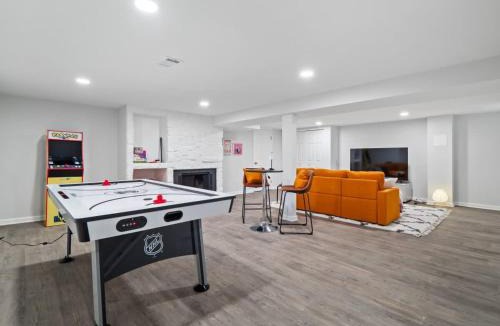 Strongsville House | Spacious and Luxury Designed Ranch with Game Room