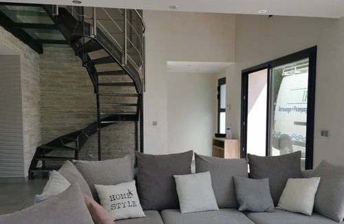 Paulhan Villa | Spacious and luxury villa with large terrace swimming pool. Between Land and Sea.