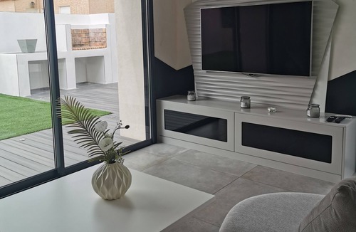 Paulhan Villa | Spacious and luxury villa with large terrace swimming pool. Between Land and Sea.