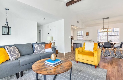 Leslie Estates House | Spacious and Modern 18 min from Stone Mountain