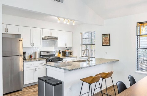 Leslie Estates House | Spacious and Modern 18 min from Stone Mountain