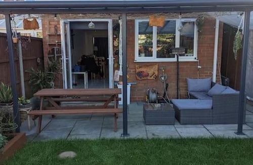 Jubilee House | Spacious and modern 2 bed house with garden.