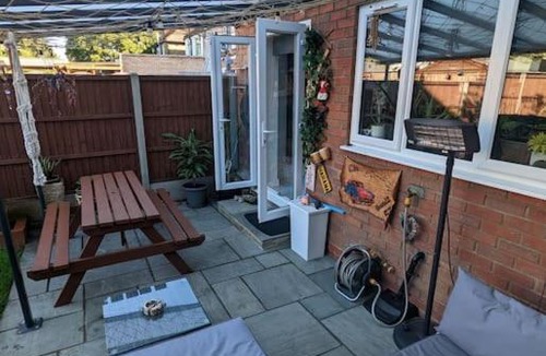 Jubilee House | Spacious and modern 2 bed house with garden.