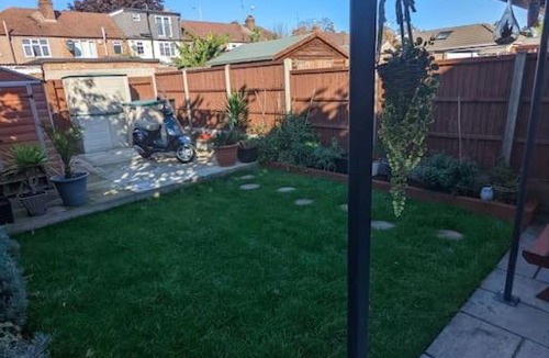 Jubilee House | Spacious and modern 2 bed house with garden.