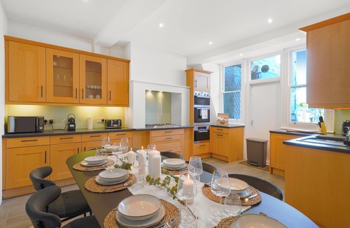 Royal Borough of Kensington and Chelsea Apartment | Spacious and Modern 4 Beds Home in Kensington