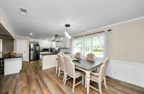Spring Shadows House | Spacious and modern 5-bedroom house, game room, pool table and stylish bath