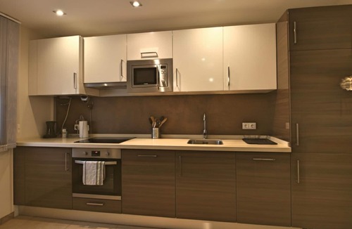 Valdeolleros Apartment | Spacious and modern apartment Lorenzo Ferreira