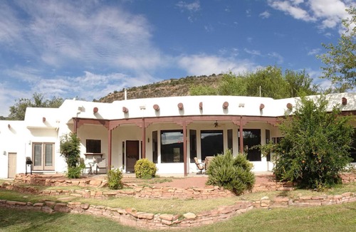 Cornville House | Spacious and modern comforts on a southwest ranch