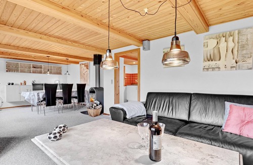 Spøttrup House | Spacious and modern cottage with large natural plot.