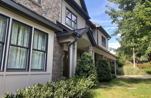 Donaldson Run House | Spacious and modern home minutes from DC