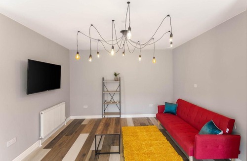 Ebbw Vale Apartment | Spacious and Modern Mountain View Apartment