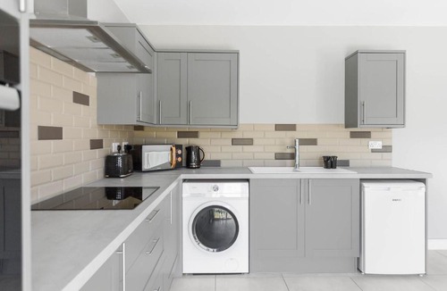 Ebbw Vale Apartment | Spacious and Modern Mountain View Apartment