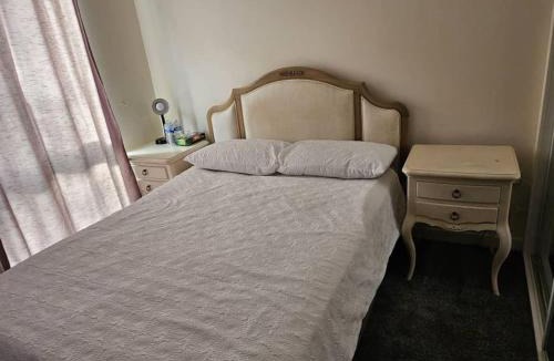 Burnt Oak Apartment | Spacious and Modern Two Bedroom Two Bathroom Flat with Secure Parking