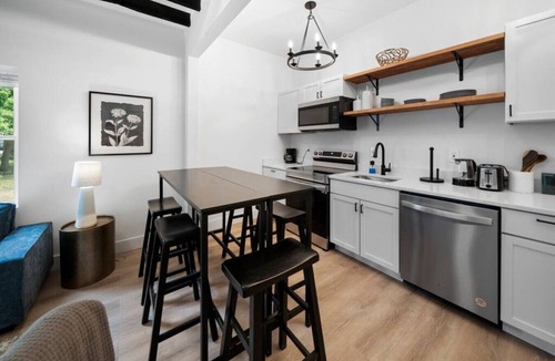 Walnut Hills House | Spacious and Modern 3BR near Downtown/Walnut Hills