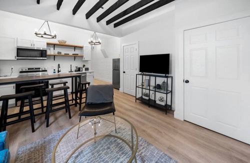 Walnut Hills House | Spacious and Modern 3BR near Downtown/Walnut Hills