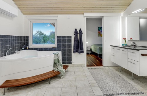 Nørklit House | Spacious and modern vacation home in a quiet location on a large plot between Jammer and Vigsø Bay.