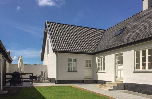 Listed House | Spacious and modernized vacation home with two floors and sea view.