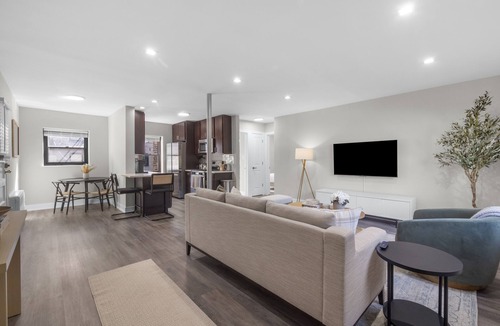 South Evanston Apartment | Spacious and Newly Renovated 1BR Next to the Beach