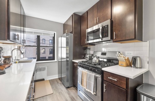 South Evanston Apartment | Spacious and Newly Renovated 1BR Next to the Beach