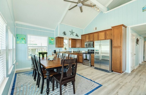 San Luis House | Spacious and Open Freshly Remodeled Beach House.