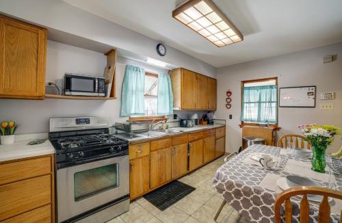 Lansing House | Spacious and Peaceful Suburban Home in Lansing!