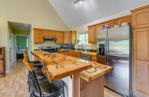 Lazy Mountain House | Spacious and Private Home with Lazy Mountain View