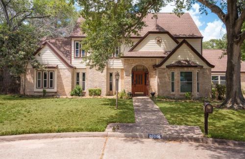 Barker House | Spacious and quiet 4 bed 3 and a half bath home away from home in Katy Texas