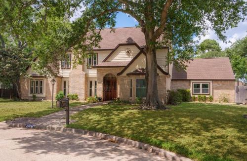 Barker House | Spacious and quiet 4 bed 3 and a half bath home away from home in Katy Texas