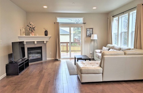 Kenmore House | Spacious and quiet 5 bedroom home