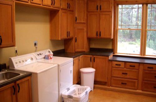 Seminole County House | Spacious and Secluded Luxury Rental Overlooking a Glittering Private Lake in Konawa, Oklahoma