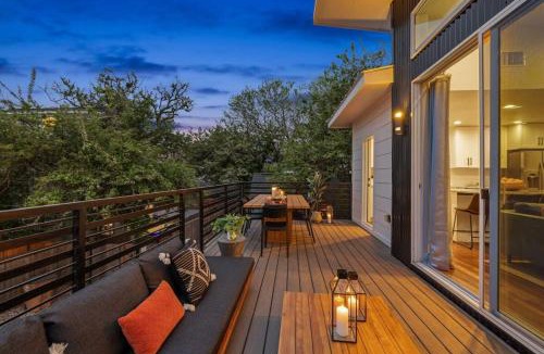 Govalle House | Spacious and Sleek Modern Elegance Heated Pool