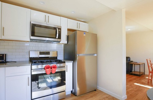 Upper Dimond House | Spacious and spotless 2B/1BR sanctuary with parking