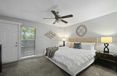 Arlington Apartment | Spacious and Stylish Apartment right near ATT Stadium