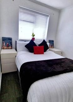 Tilbury Apartment | Spacious and Stylish Home, perfect for groups Tilbury