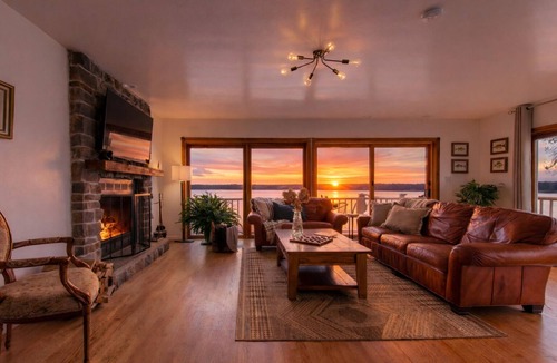 Fox Lake House | SPACIOUS and Stylish Lakefront Retreat, STUNNING Views, Firepit!