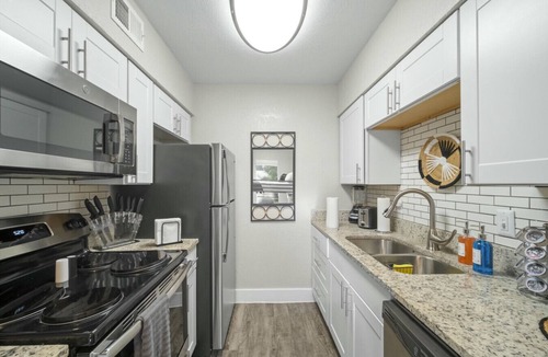 Arlington Apartment | Spacious and Stylish Apartment | AT&T Stadium
