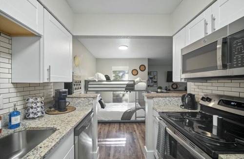 Arlington Apartment | Spacious and Stylish Apartment | AT&T Stadium